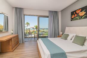 Plaka Beach Resort