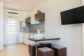 Plaka Beach Resort