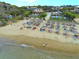 Plaka Beach Resort