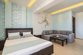 Plaka Beach Resort