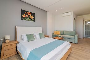 Plaka Beach Resort