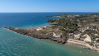 Plaka Beach Resort