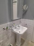 Crescent Lodge Guest House