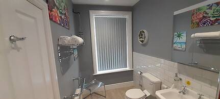 Crescent Lodge Guest House