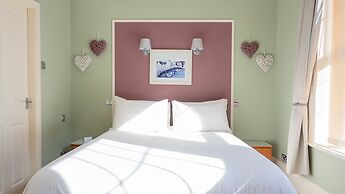 Crescent Lodge Guest House