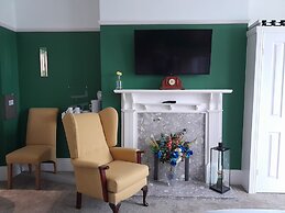 Crescent Lodge Guest House