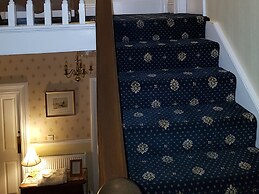 Crescent Lodge Guest House