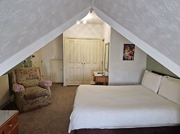 Crescent Lodge Guest House