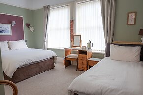 Crescent Lodge Guest House