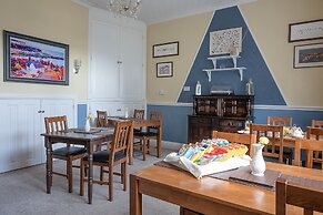 Crescent Lodge Guest House