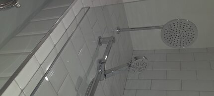 Crescent Lodge Guest House