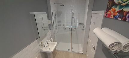 Crescent Lodge Guest House