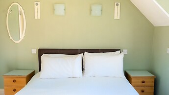 Crescent Lodge Guest House