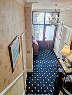 Crescent Lodge Guest House