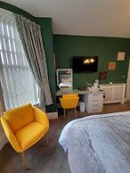 Crescent Lodge Guest House