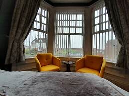 Crescent Lodge Guest House