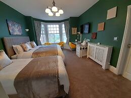 Crescent Lodge Guest House