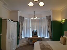 Crescent Lodge Guest House