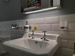 Crescent Lodge Guest House