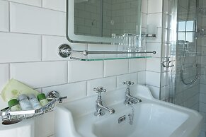 Crescent Lodge Guest House