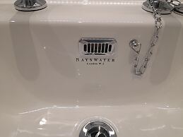 Crescent Lodge Guest House