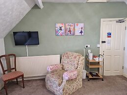 Crescent Lodge Guest House