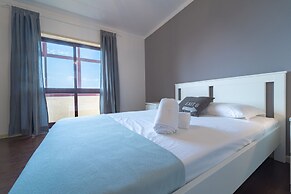 House and People - Feliciano Ramos 2