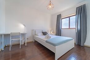 House and People - Feliciano Ramos 2