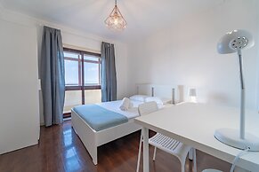 House and People - Feliciano Ramos 2