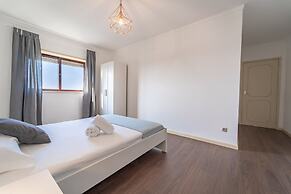 House and People - Feliciano Ramos 2