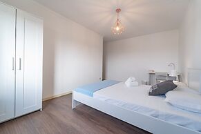 House and People - Feliciano Ramos 2