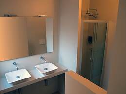 Cosmopolitan Central Rooms