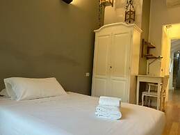 Cosmopolitan Central Rooms