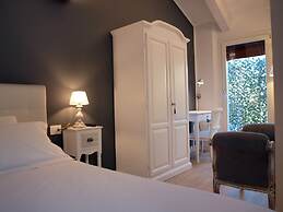 Cosmopolitan Central Rooms