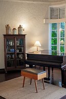 Castle Hill Bungalow