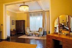 Castle Hill Bungalow