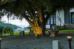 Castle Hill Bungalow