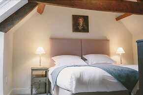 Cat and Custard Pot Inn