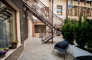 Shato Luxe Hotel