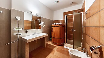 Shato Luxe Hotel