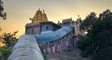 OYO 24259 Hotel Blue Inn