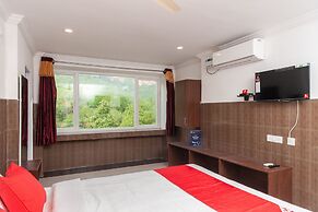 Capital O 27775 Hotel Srinivasa Residency