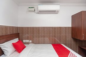 Capital O 27775 Hotel Srinivasa Residency