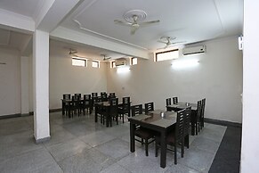 OYO 14015 Diamond Stays