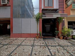 OYO 4275 Hotel Sunraj Residency