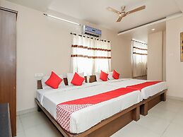 OYO 740 Hotel Suravi