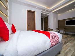 OYO 23088 Hotel Dev Palace