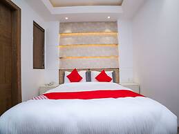OYO 23088 Hotel Dev Palace