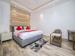OYO 23088 Hotel Dev Palace