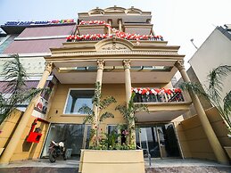 OYO 23088 Hotel Dev Palace